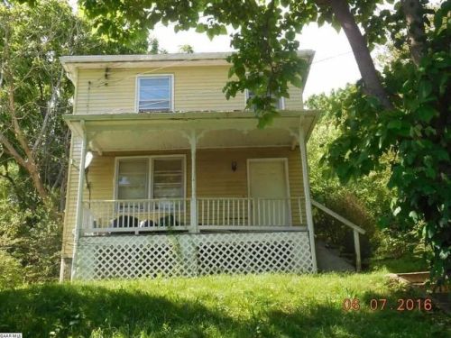 623 Stuart St, Staunton, VA 24401-4173
