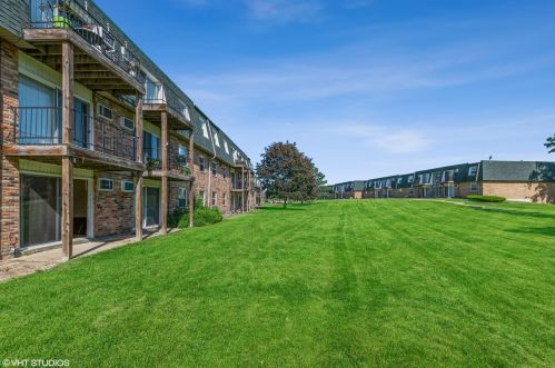 8577 101st Ter, Palos Hills IL  60465-1337 exterior