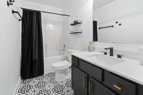 421 Fernbay Dr, Atlanta GA  30331-8957 exterior