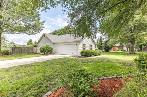 107 Knights Brg, Warner Robins, GA 31093-8572