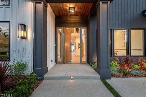 5185 Woodley Ave, Van Nuys CA  91436-1455 exterior