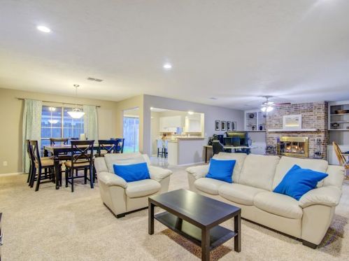 710 Seaway Dr, Taylor Lake Village, TX 77586-5909