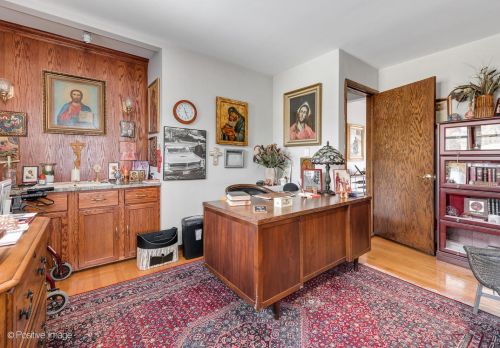 8170 Davis St, Niles IL 60714-1506 exterior