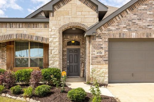 1712 Chivalry Ln, Fort Worth TX  76140-5780 exterior