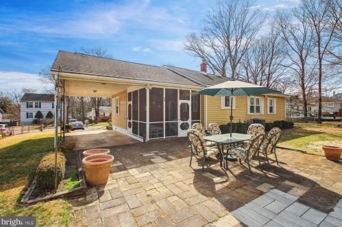 586 Center Dr, Severna Park, MD 21146-2631