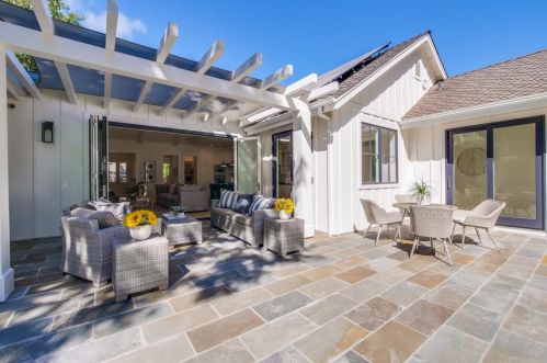 929 Russell Ave, Los Altos CA  94024-5061 exterior