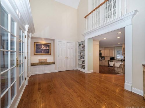 9 Greenbriar Ln, Wilton, CT 06897-3401