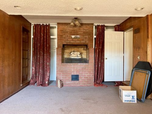 3640 Columbia Ave, Riverside CA  92501-1605 exterior
