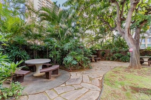 750 Amana St, Honolulu HI  96814-5025 exterior