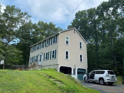25 Wimbledon Dr, Londonderry, NH 03053-3030
