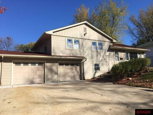 220 Terrace Dr, Mankato, MN 56001-5352