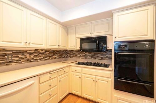 8 Spicewood Way, Irvine CA  92612-2721 exterior