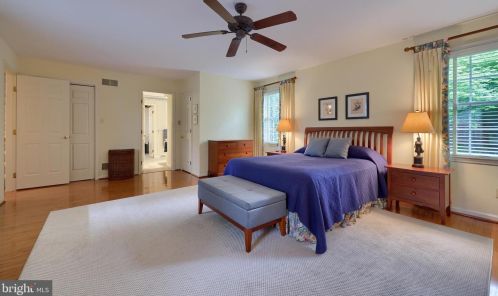 142 Bentley Ln, Lancaster PA  17603-6204 exterior