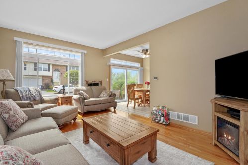11342 Peach Tree Ln, Chicago, IL 60803-5140
