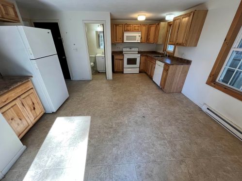 36 Young Dr, Lee, NH 03824-2409