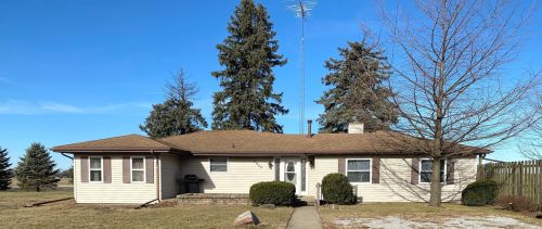 8029 3000s Rd, Saint Anne, IL 60964-5342