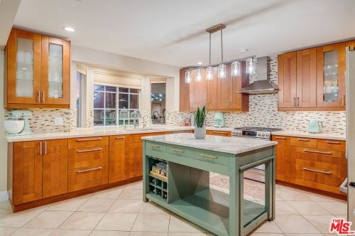 4915 Glencove Ave, Glendale CA 91214-1610 exterior