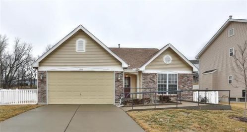 3350 Bridgeton Trails Dr, Hazelwood, MO 63044-2876