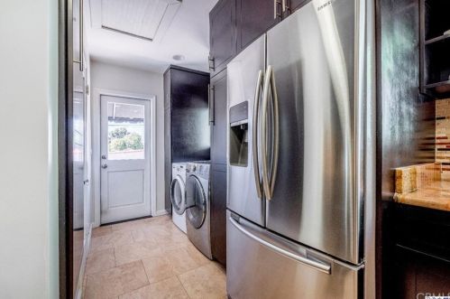 1151 Cedar St, Glendale CA  91207-1728 exterior