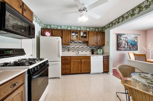 2169 Sunderland Ct, Naperville, IL 60565-2274