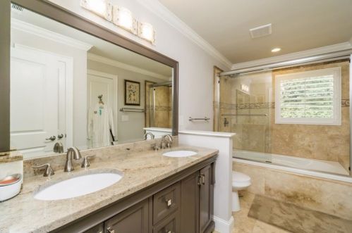 2553 Echo Dr, Atlanta GA  30345-3528 exterior