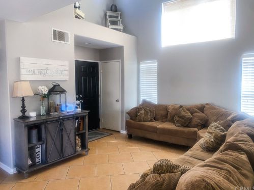32613 Dahlia Ln, Wildomar, CA 92595-7998