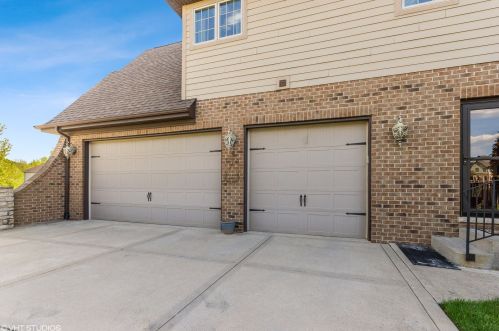 12600 Chiszar Dr, Mokena, IL 60448-1680