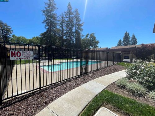 1545 Parkwood Pl, Concord CA  94521-2203 exterior