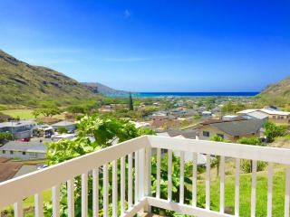 104 Kaeleloi Pl, Honolulu, HI 96821-2418