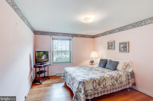 2113 Lyndell Dr, Lancaster PA  17601-5728 exterior