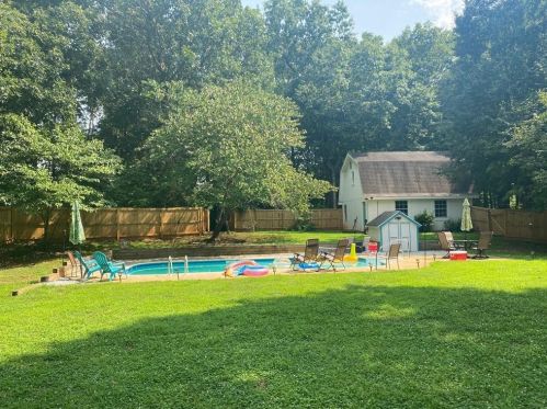 50 Country Woods Dr, Porterdale, GA 30016-4575