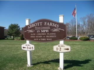 236 Abbott Farm Ln, Hudson, NH 03051-3681