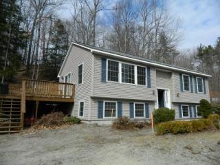 39 White Birch Rd, Henniker, NH 03242-3443