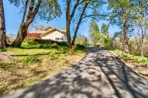 16861 Lays Lake Estates Ln, Meadow Vista, CA 95722-9333