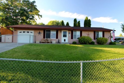 5607 Hilltop Dr, Yakima, WA 98901-1630