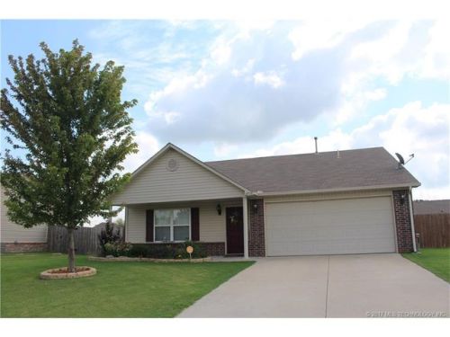 2755 Kentucky Ave, Pryor, OK 74361-3823