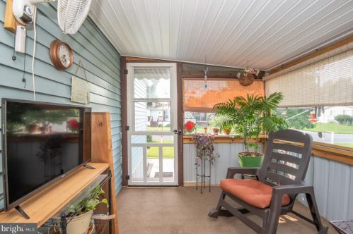 115 Dovefield Dr, Lancaster PA  17603-4687 exterior