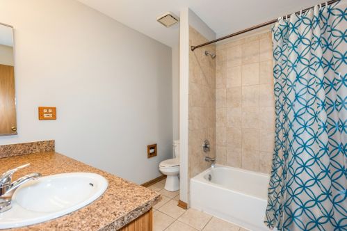 1114 Bradbury Cir, Carol Stream IL  60188-3903 exterior