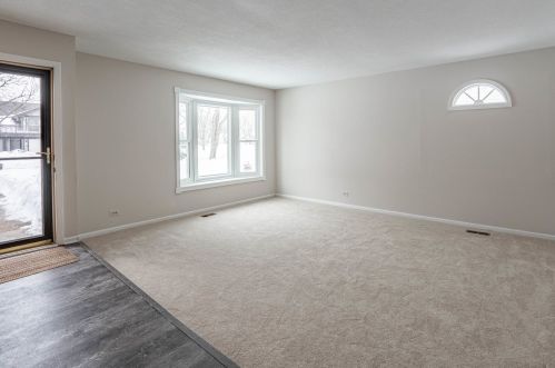 5860 Easton Ct, Hanover Park, IL 60133-5303