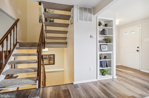 8675 Hickory Ridge Ct, Springfield VA  22153-3703 exterior