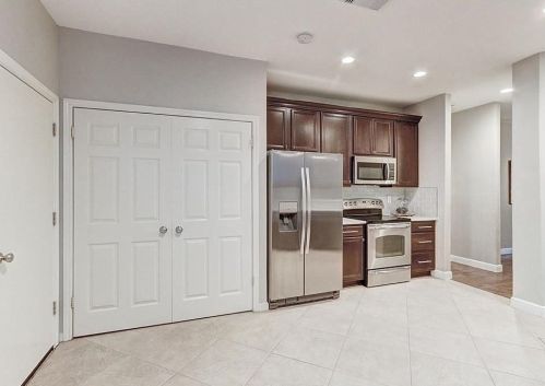 8914 Bridgewood Trl, Austin TX  78729-3612 exterior