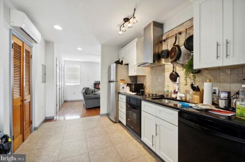 1425 Jackson St, Philadelphia PA  19145-3939 exterior