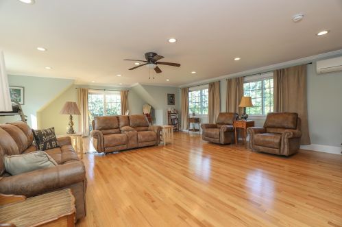 40 Chestnut Hill Rd, Amherst, NH 03031-1503