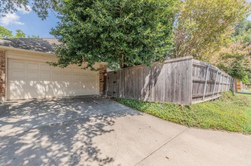 2102 Antibes Dr, Carrollton TX 75006-4327 exterior