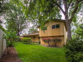 19025 Rosedale Ct, Beaverton OR  97007-5580 exterior