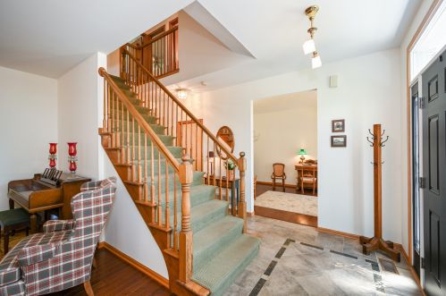897 Hampton Dr, Carol Stream, IL 60188-2977