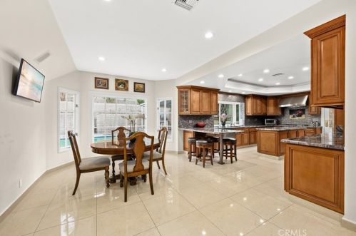1468 Hillside Dr, Glendale CA  91208-2417 exterior