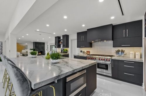 2434 Delisle Ct, Glendale CA  91208-2210 exterior