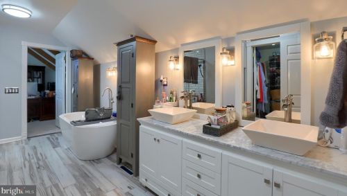 131 Bentley Ln, Lancaster PA  17603-6203 exterior