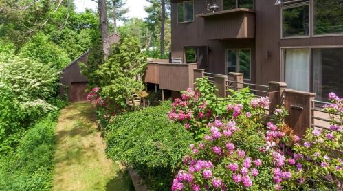 92 Snipsic Lake Rd, Ellington, CT 06029-3519